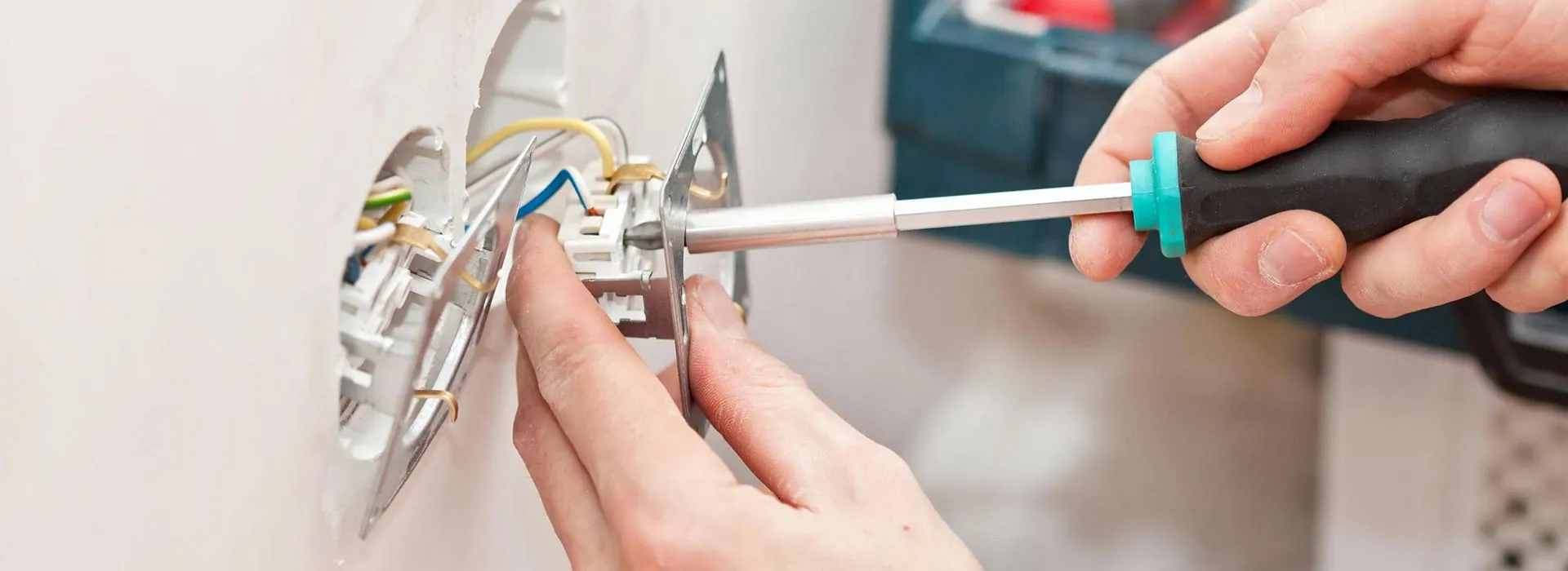 Electricien pour tous travaux d'électricité en neuf et rénovation sur Janzé, Châteaugiron, Retiers et Vern sur Seiche